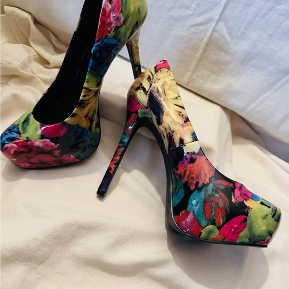 Steve Madden Nala Floral Print Shiny Stiletto Platform Heels Pumps Size 9M - Picture 2 of 3